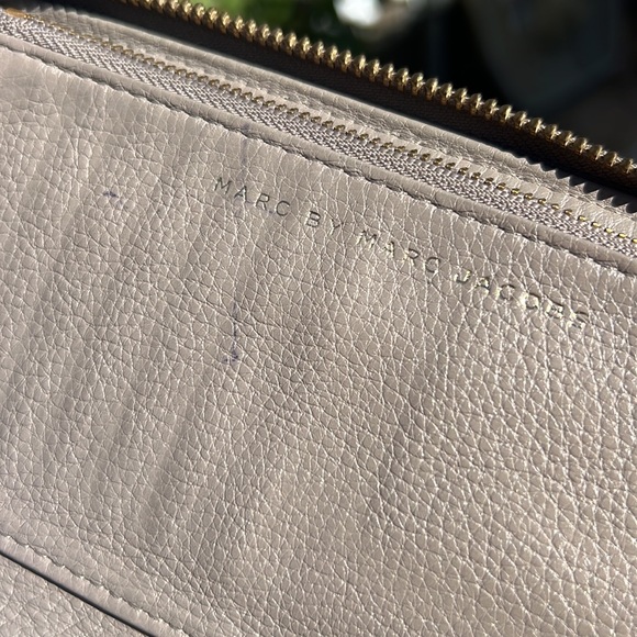 MARC by MARC JACOBS Classic Wallet. Color :MUSHROOM - Picture 17 of 17